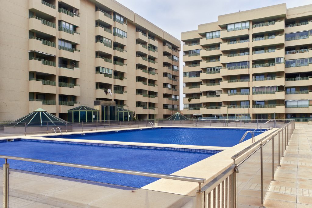 PISCINA-RECIBIDOR EDIFICIO