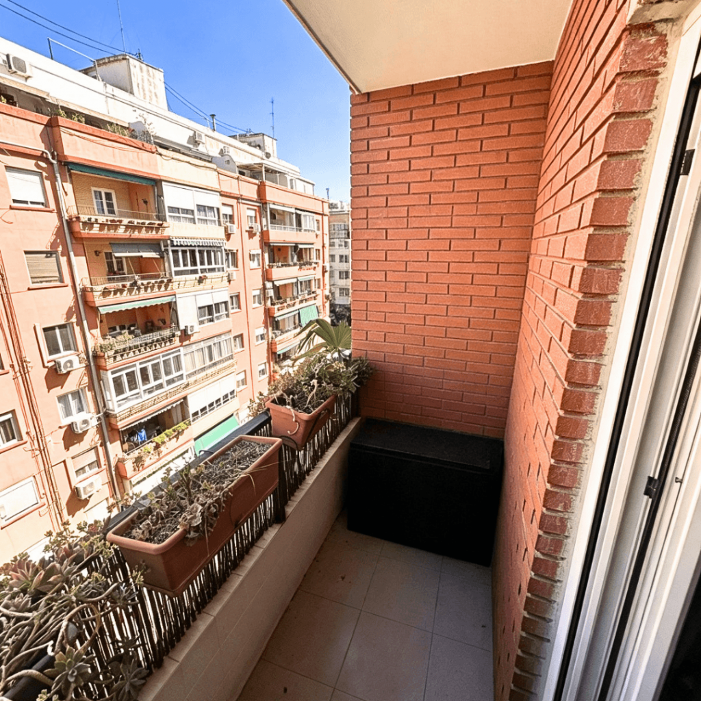 Piso en venta en Calle del Racó d'Ademús 1