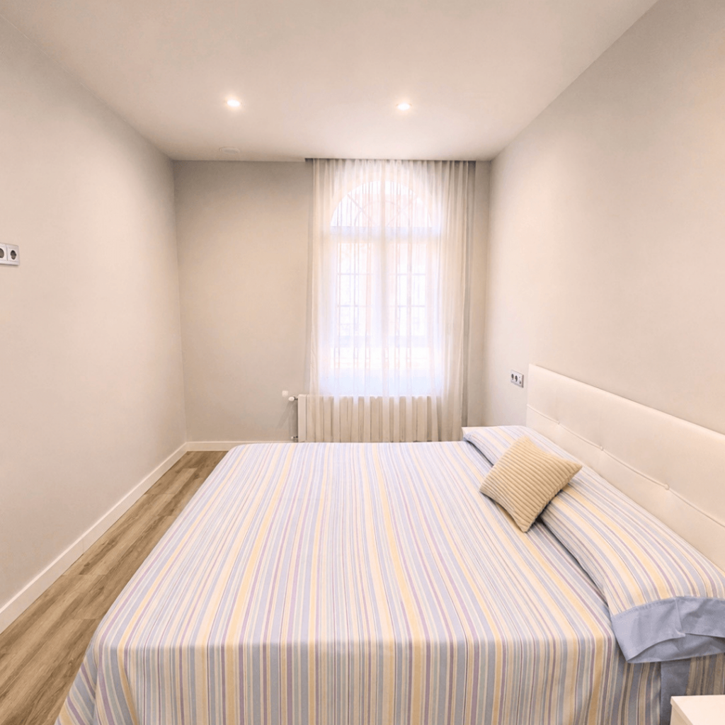 CHALET ADOSADO EN VENTA EN CORTS15