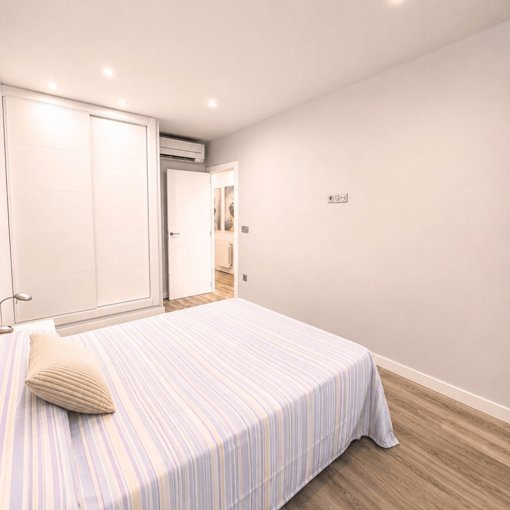 CHALET ADOSADO EN VENTA EN CORTS18