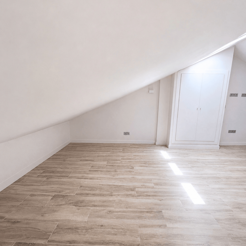 CHALET ADOSADO EN VENTA EN CORTS19