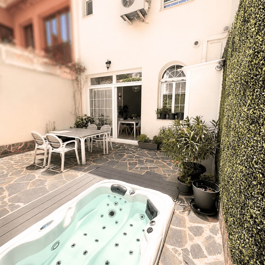 CHALET ADOSADO EN VENTA EN CORTS32