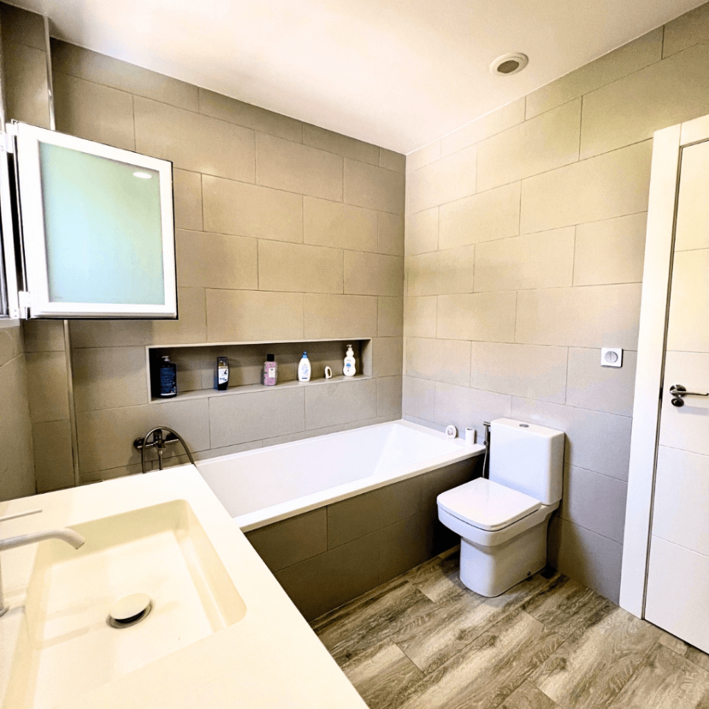 CHALET ADOSADO EN VENTA EN CORTS8