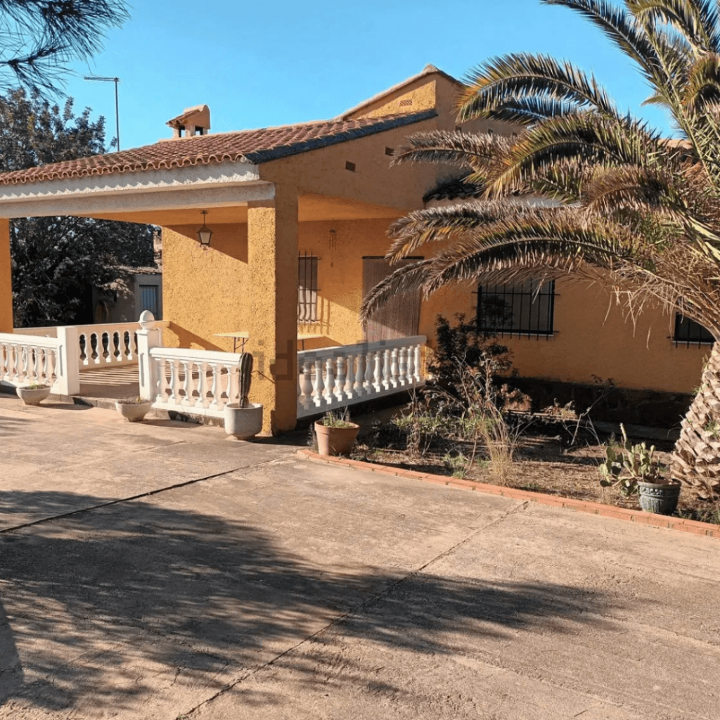 COMPRA CHALET EN CHIVA 2