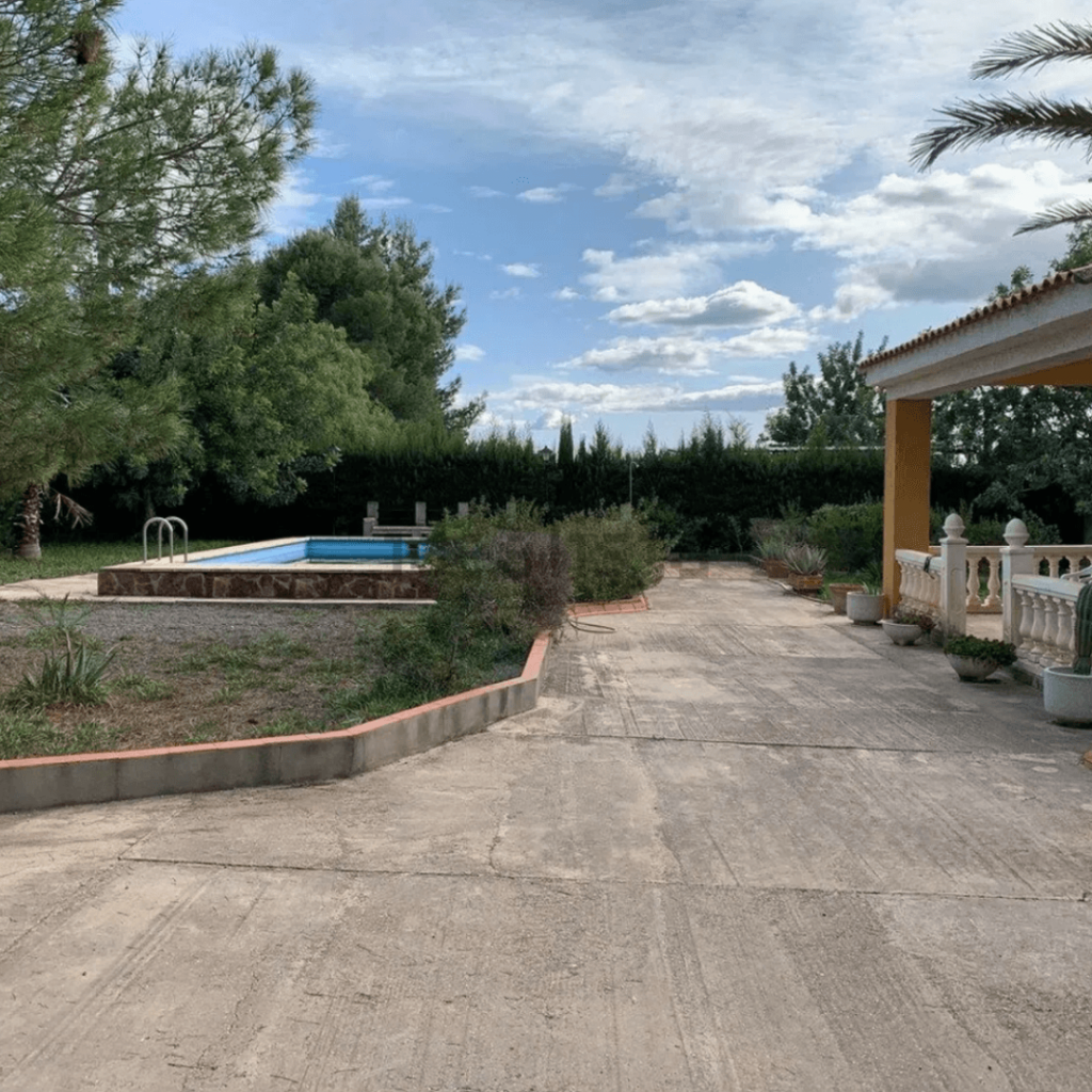 COMPRA CHALET EN CHIVA 3