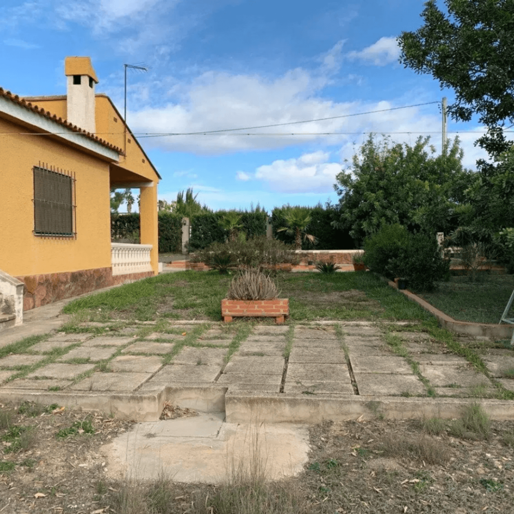 COMPRA CHALET EN CHIVA 4