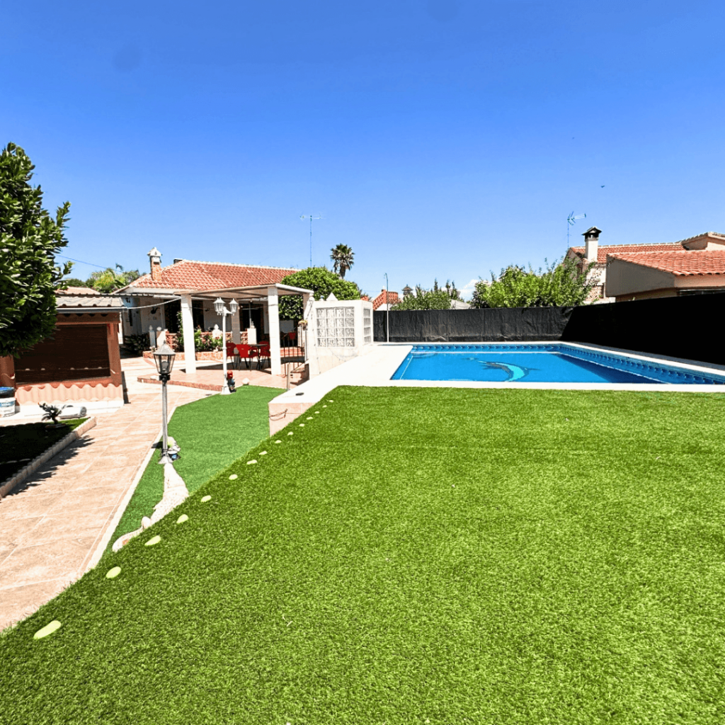 CASA RÚSTICA EN VENTA EN CHIVA 1