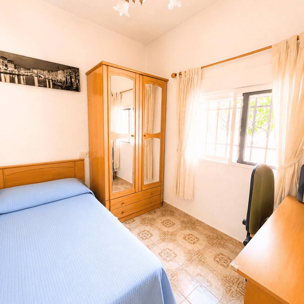 CASA RÚSTICA EN VENTA EN CHIVA 28
