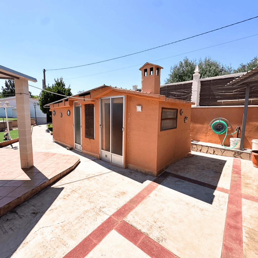CASA RÚSTICA EN VENTA EN CHIVA 4