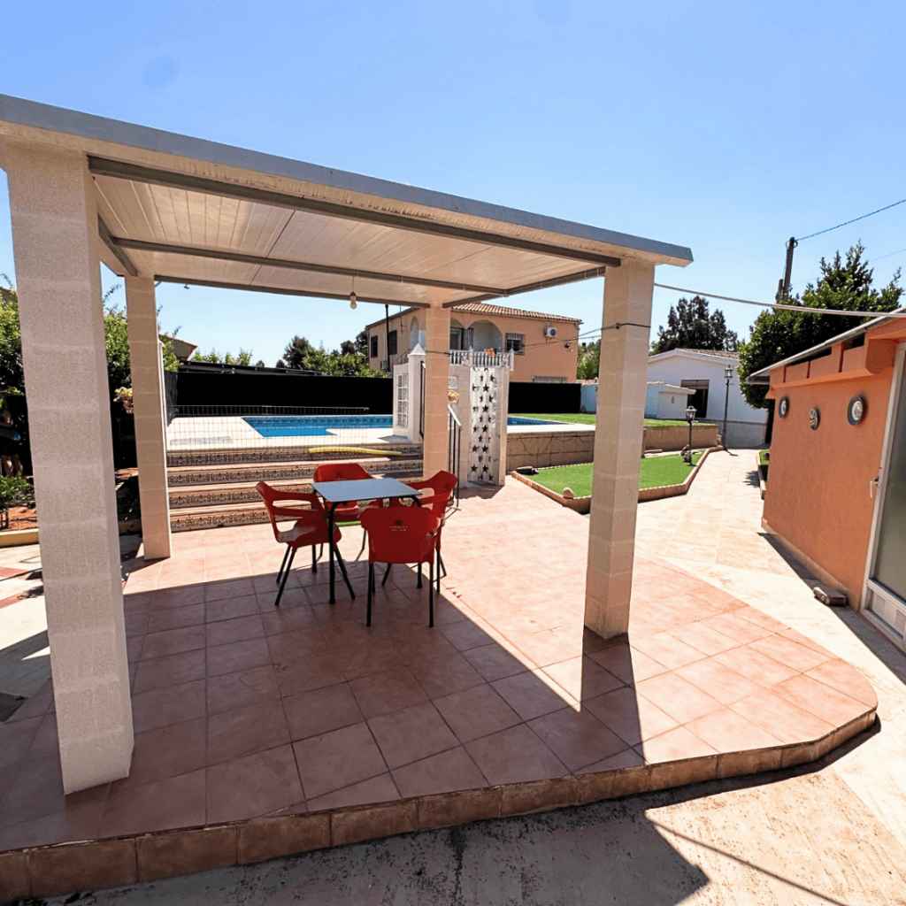 CASA RÚSTICA EN VENTA EN CHIVA 8