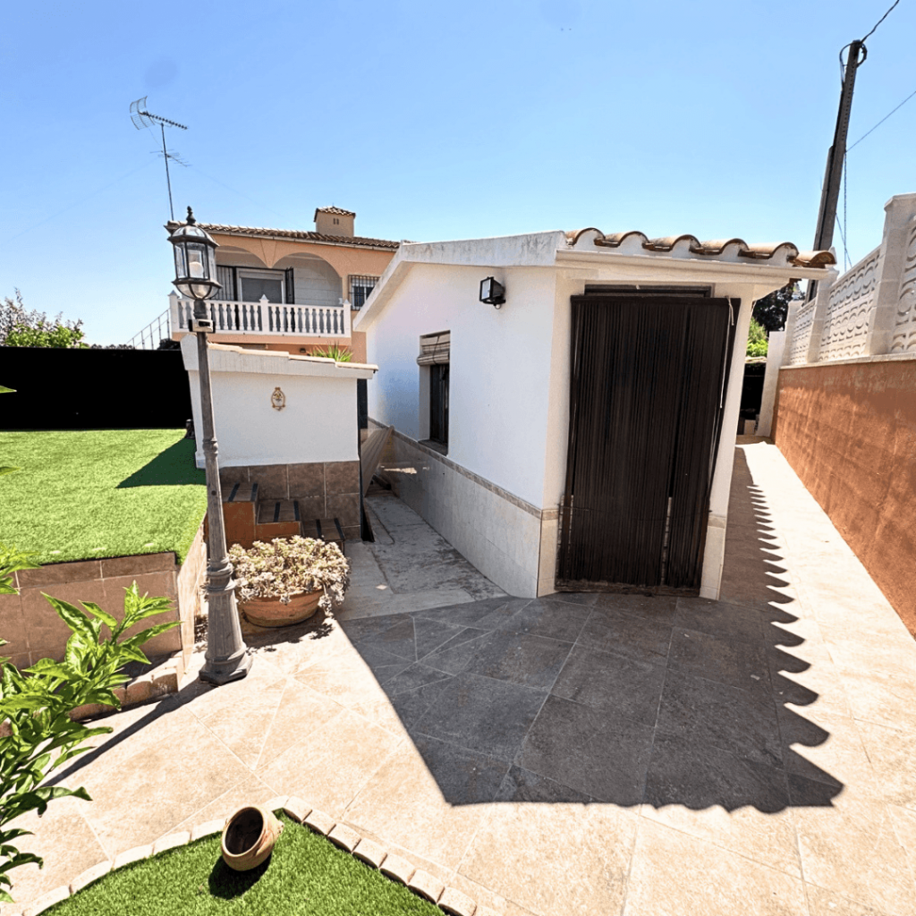 CASA RÚSTICA EN VENTA EN CHIVA 9